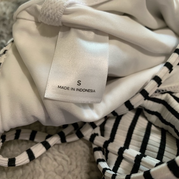 Swimsuit - Picture 2 of 3